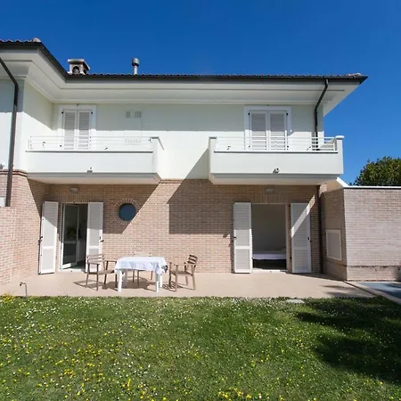 M10 - Marcelli, Nuovissimo Bilocale Con Giardino Apartmán *