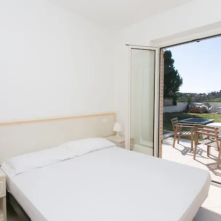 M10 - Marcelli, Nuovissimo Bilocale Con Giardino Marcelli